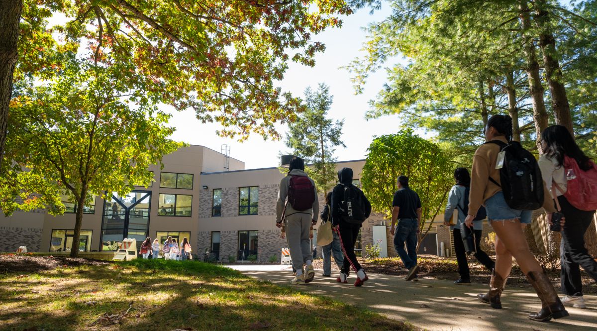 Students walking into Bodie Hall