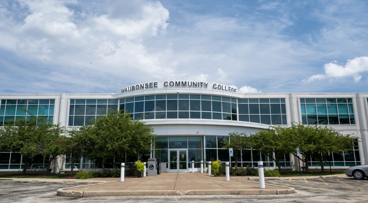 Front view of Aurora Fox Valley Campus building