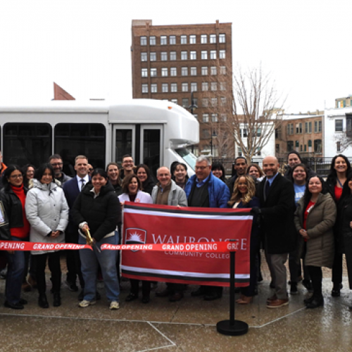 Waubonsee Debuts Free Shuttle Bus Connecting Sugar Grove and Aurora Downtown Campuses